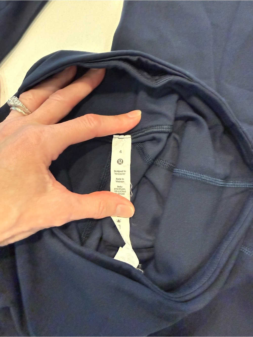 Lululemon high waist groove crops, navy blue, size 4 - Picture 3 of 3